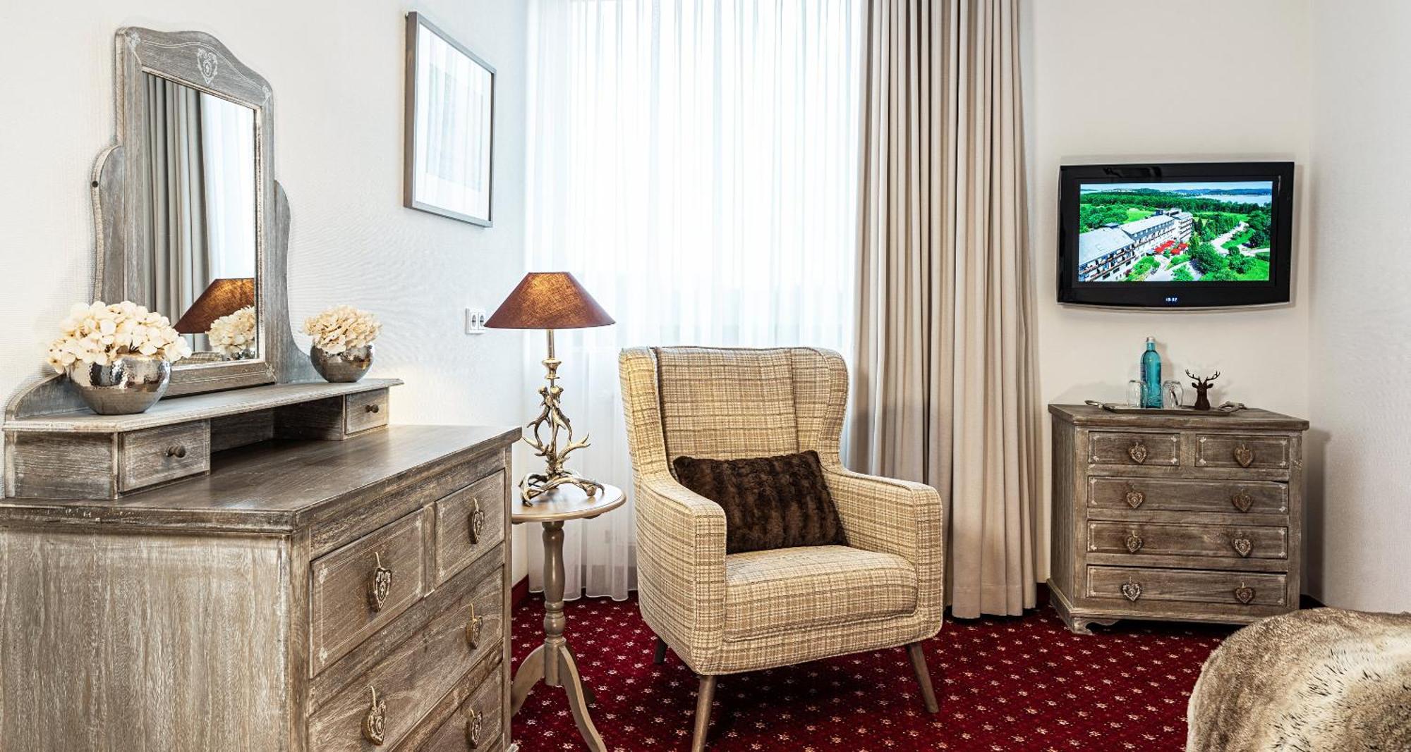 Victor'S Seehotel Weingaertner Bostalsee Bosen-Eckelhausen Room photo