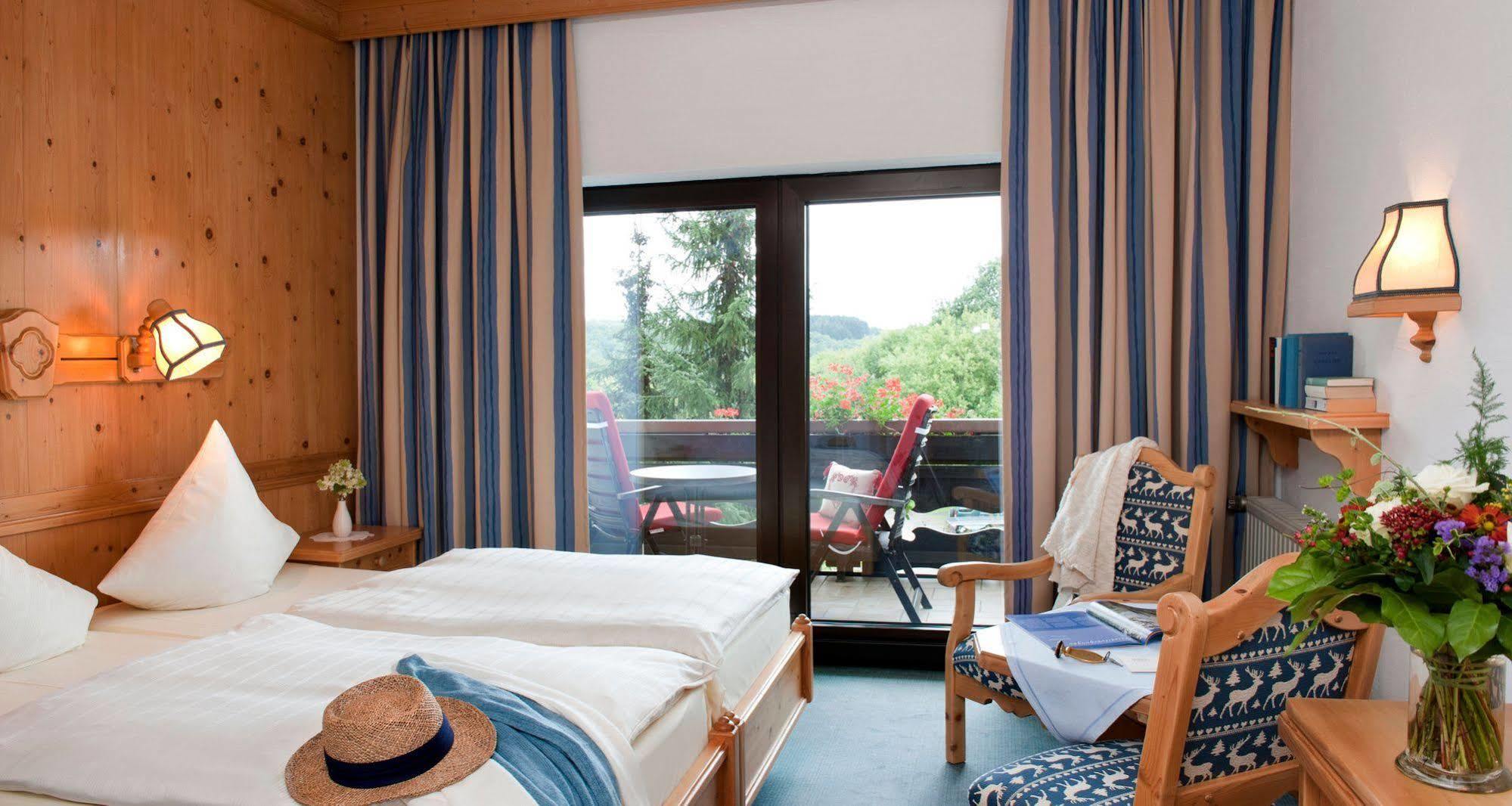 Victor'S Seehotel Weingaertner Bostalsee Bosen-Eckelhausen Room photo